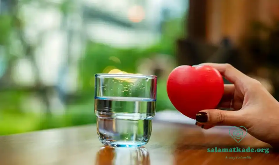 فواید نوشیدن آب برای بدن و سلامتی 